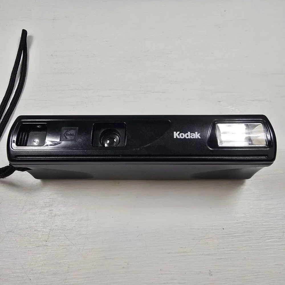 KODAK STAR 110 Film Pocket Size Camera Wirh Flash Untested FOR PARTS with Case